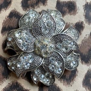 VINTAGE LIZ CLAIBORNE *HP* Floral Brooch
